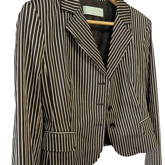 GUESS Black & White Stripe Jacket (NWOT) - Picture 3 of 8